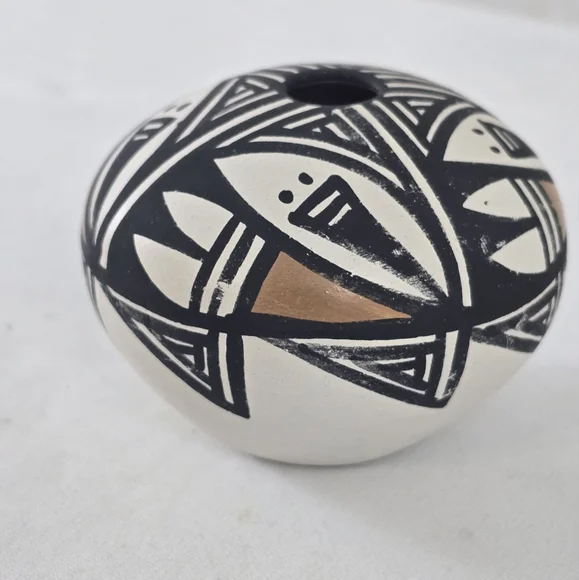 Native American Acoma Indian Hand Painted Seed Pottery by Antonio - Picture 3 of 8